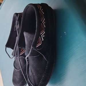 Girls size 5 minnetonka moccasins